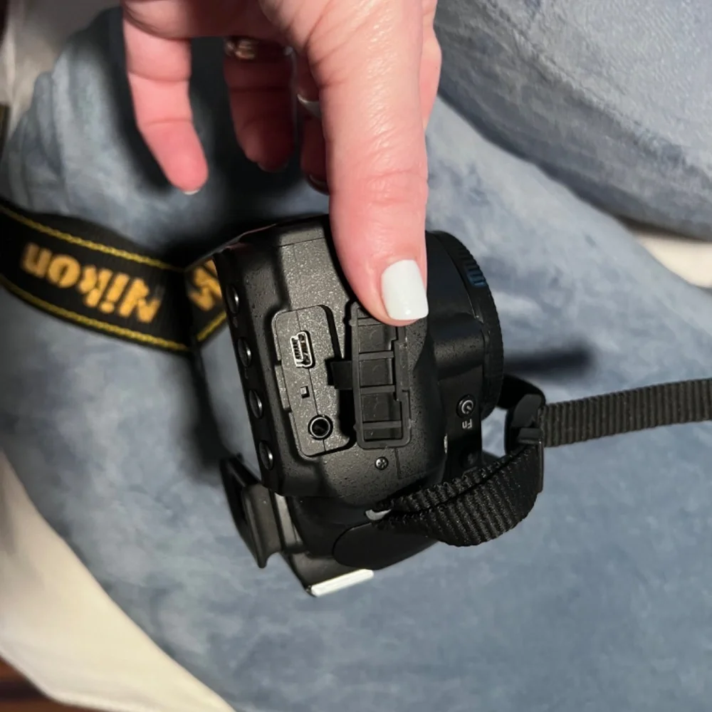 Nikon D 3000